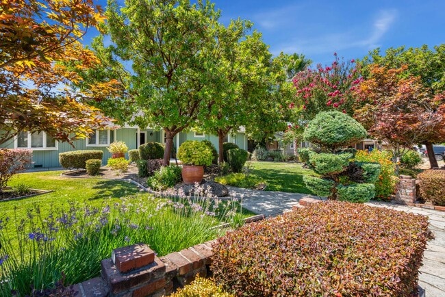 3220 Fieldcrest Dr in Sacramento, CA - Building Photo - Building Photo