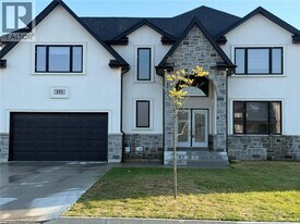 193 Whelan Ave in Amherstburg, ON - Building Photo