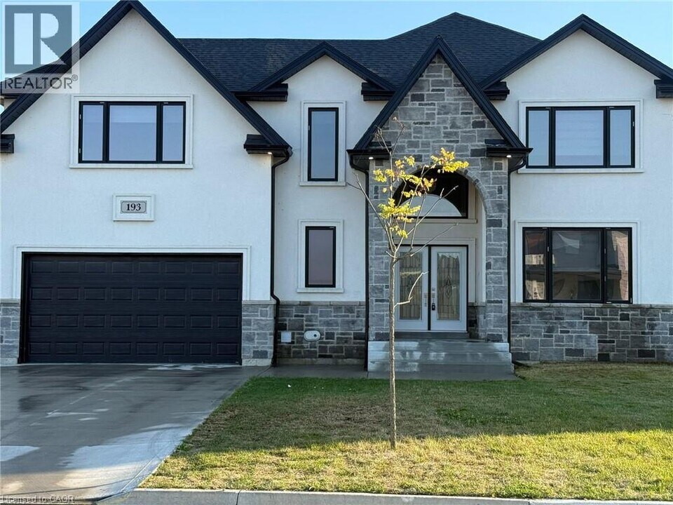 193 Whelan Ave in Amherstburg, ON - Building Photo