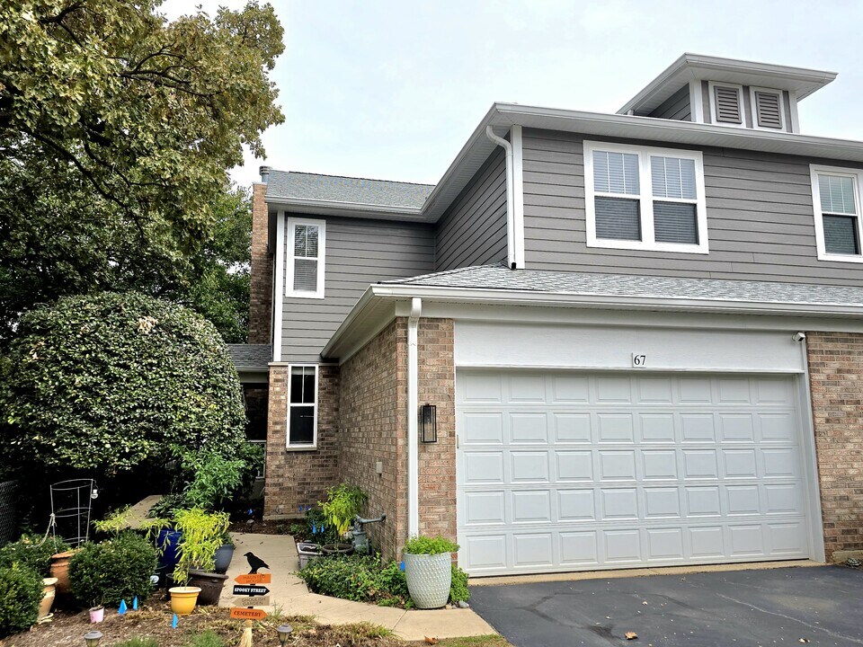 67 Tanglewood Dr in Glen Ellyn, IL - Building Photo