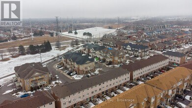 32 Red Fox Pl in Toronto, ON - Building Photo - Building Photo