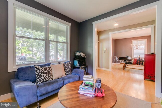 property at 1105 N Sycamore St