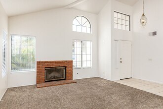 5070 Summerhill Dr in Oceanside, CA - Building Photo - Building Photo