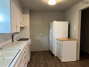 1204 E Spring St in Henrietta, TX - Building Photo - Building Photo