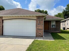 184 W Nicholas St in Republic, MO - Building Photo