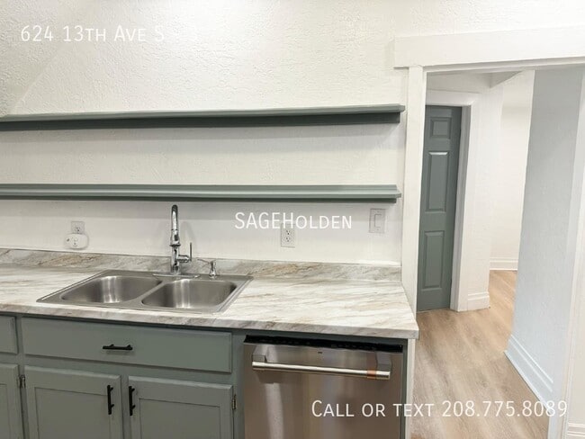 624 13th Ave S in Nampa, ID - Foto de edificio - Building Photo