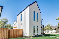 323 Alcalde St in Dallas, TX - Foto de edificio - Building Photo