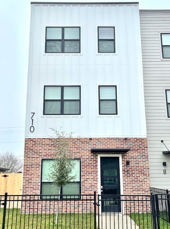 property at 710 Vassar Ct