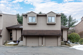 Southridge Condominiums in Bristol, CT - Foto de edificio - Building Photo