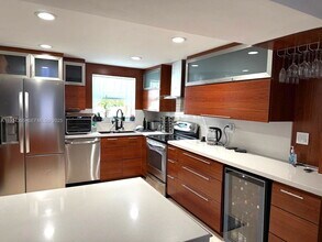 2430 SW 22nd Terrace in Miami, FL - Building Photo - Building Photo