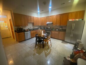 10 Moreland St, Unit 1 in Boston, MA - Foto de edificio - Building Photo