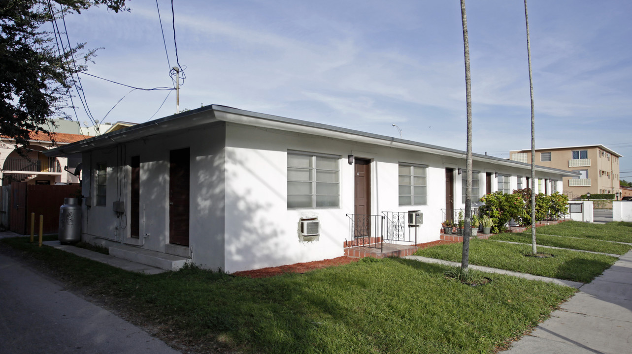 6500 W Flagler St in Miami, FL - Foto de edificio