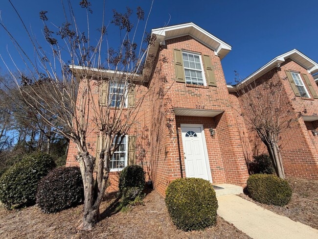 property at 1477 N Donahue Dr