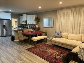 186 Rose Arch in Irvine, CA - Building Photo - Building Photo