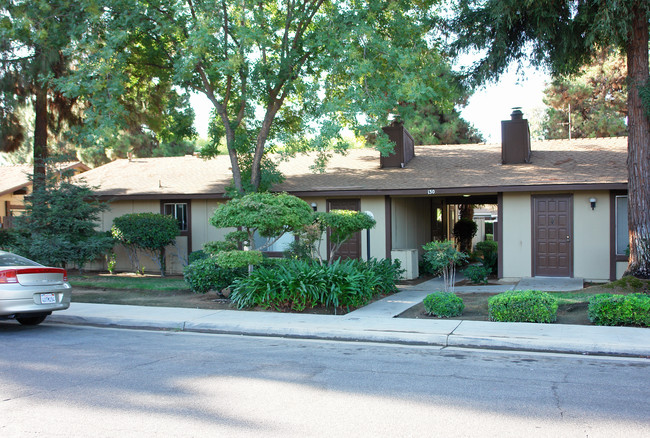 130 W 9th St in Clovis, CA - Foto de edificio - Building Photo