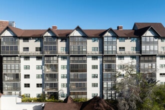 Unisen Senior Living in Tampa, FL - Building Photo - Building Photo