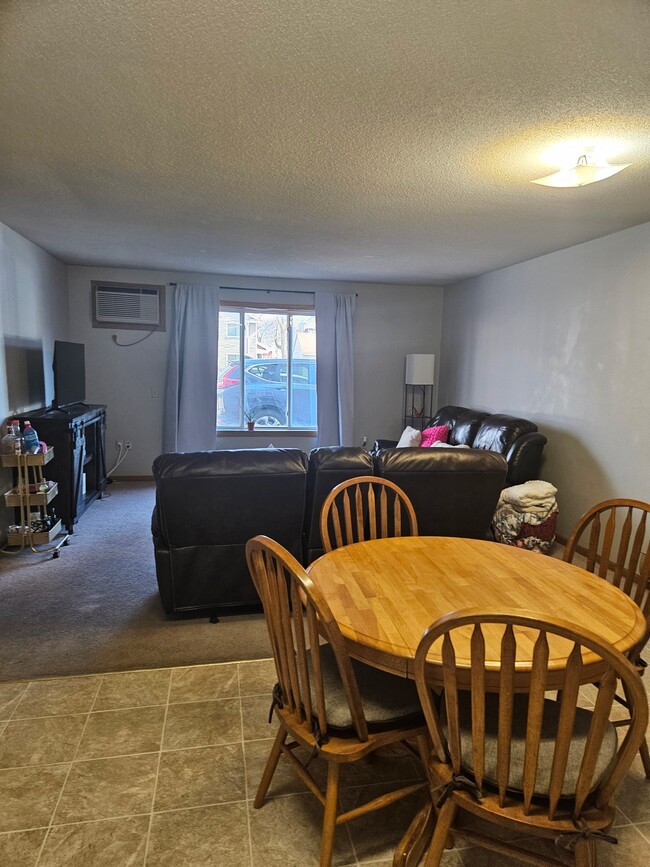 216 West Ave, Unit 1 in La crosse, WI - Foto de edificio - Building Photo