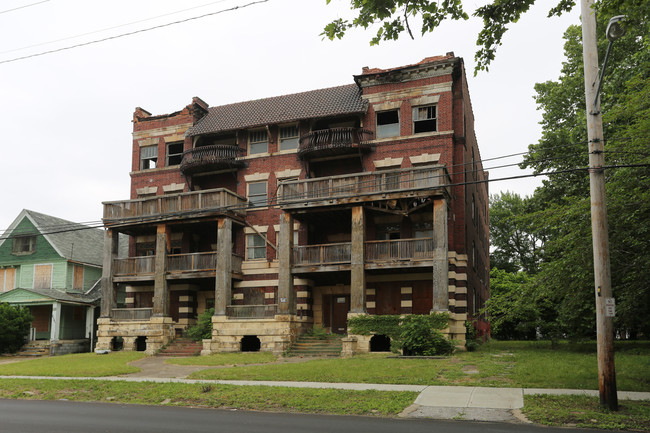 Bolton Manor in Cleveland, OH - Building Photo - Primary Photo