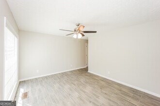 862 Kennesaw Dr in Forest Park, GA - Building Photo - Building Photo