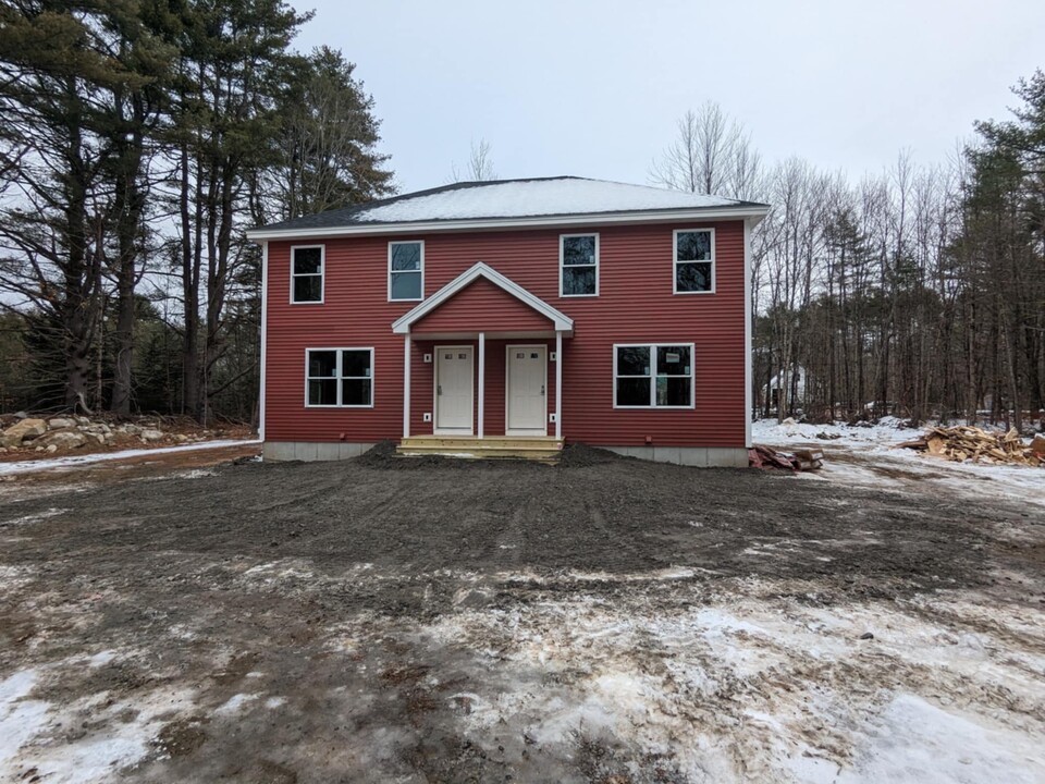 32 Rockwood Dr, Unit 1 in Harrison, ME - Building Photo