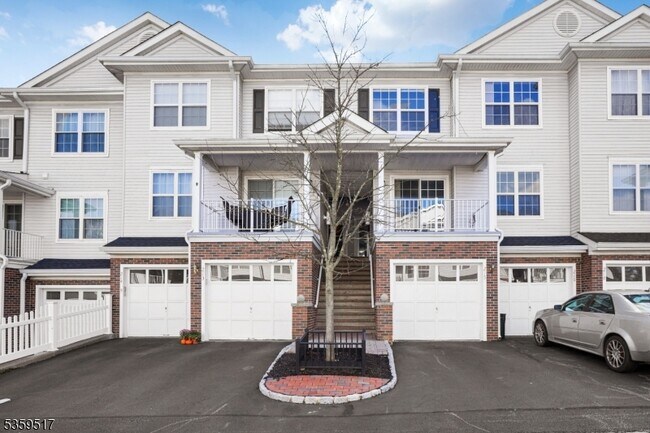 215 Sheffield Ct