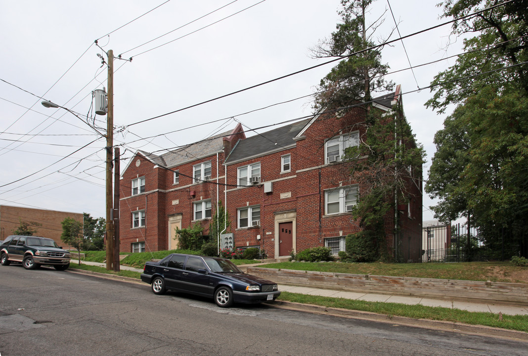 1725 29th St SE in Washington, DC - Building Photo