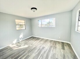 104 W Stuart Ave in Lake Wales, FL - Building Photo