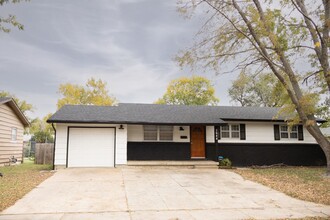 2644 S Bennett St in Wichita, KS - Foto de edificio - Building Photo