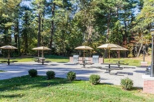 1 Stonehill Dr, Unit 2 in Stoneham, MA - Building Photo