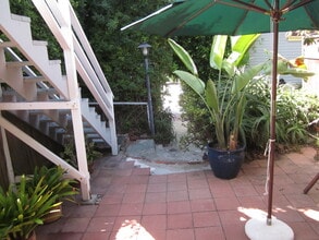 1726 Ocean Way, Unit #4 in Laguna Beach, CA - Foto de edificio - Building Photo