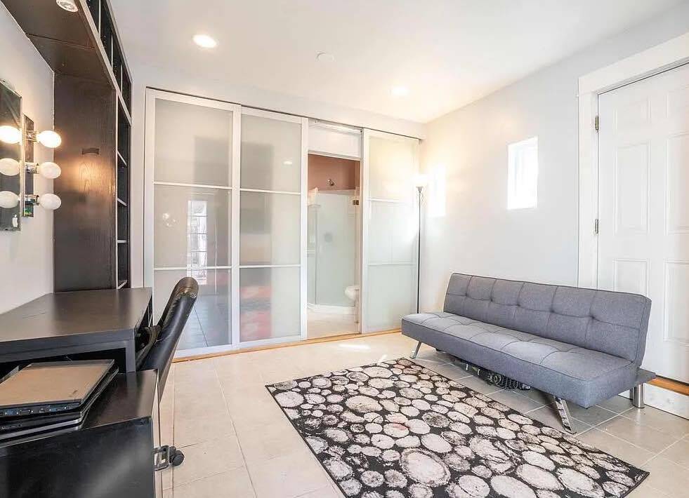 17507 Emelita St, Unit Studio in Encino, CA - Foto de edificio