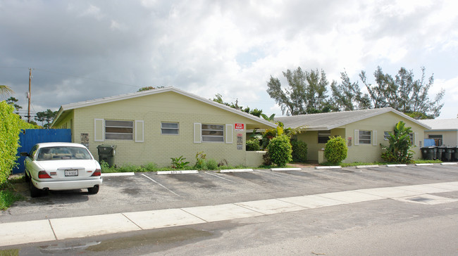 509-511 NW 40th St in Oakland Park, FL - Building Photo - Building Photo