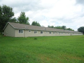 Brandon Estates - Condos in Brandon, IA - Building Photo - Building Photo