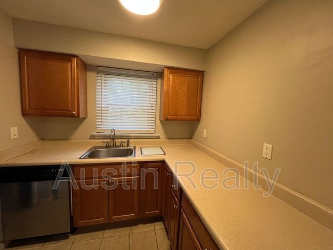 591 W Lockwood Ave in Webster Groves, MO - Building Photo - Building Photo