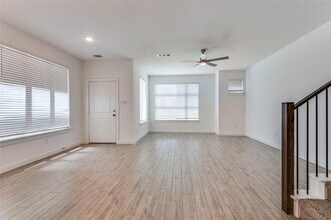327 Oakbend Dr in Lewisville, TX - Building Photo - Building Photo