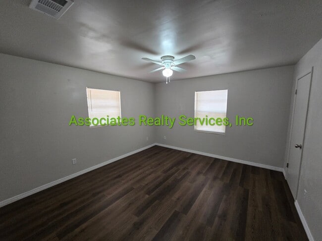 1921 NE 17th Way in Gainesville, FL - Building Photo - Building Photo