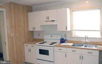 302 E Howard St in Stowe, PA - Building Photo