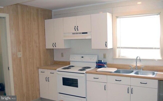 property at 302 E Howard St