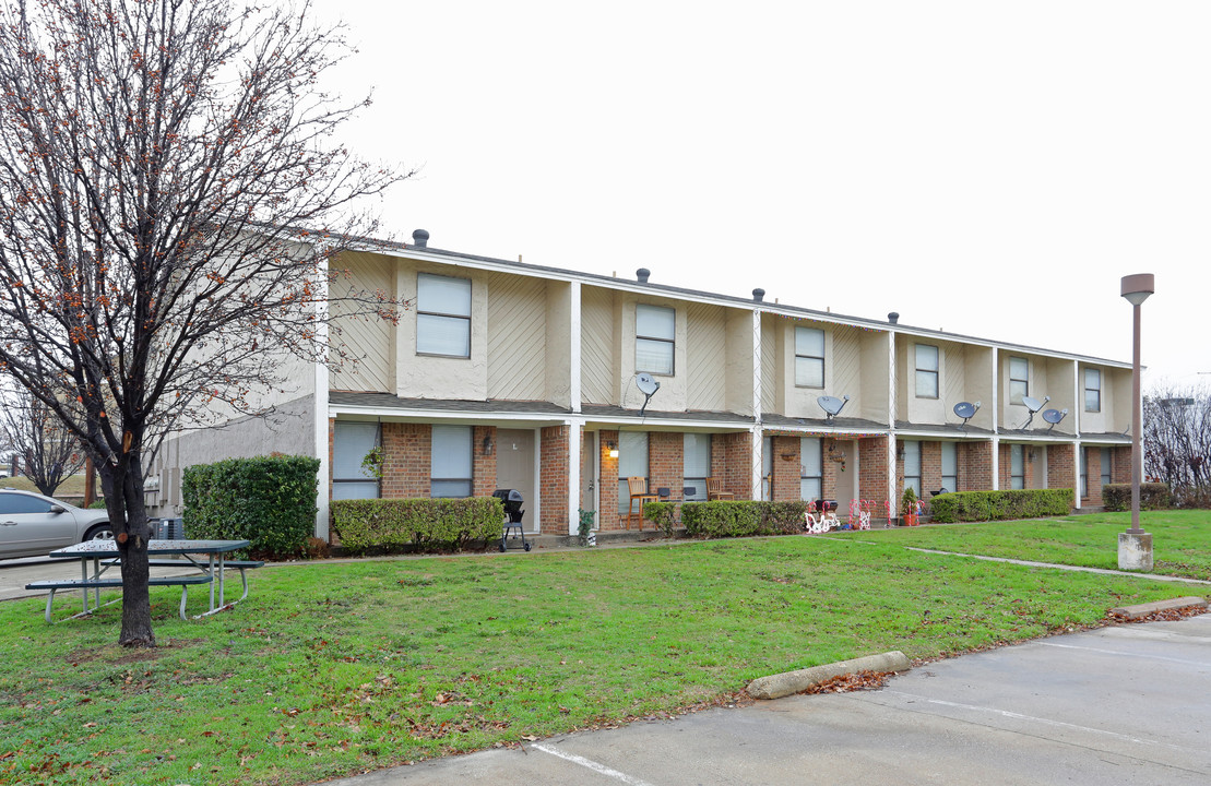 Heritage Heights Townhomes in Denton, TX - Foto de edificio