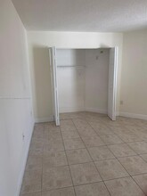9847 SW 117th Pl in Miami, FL - Foto de edificio - Building Photo