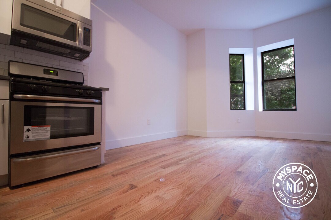 493 Prospect Pl, Unit 1 in Brooklyn, NY - Building Photo