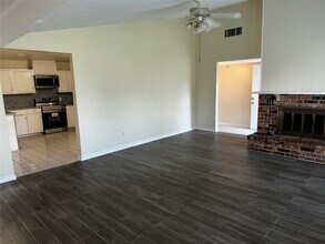 5915 Trailview Dr in Houston, TX - Building Photo - Building Photo