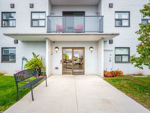 The Heritage Arms in North Bay, ON - Building Photo - Building Photo