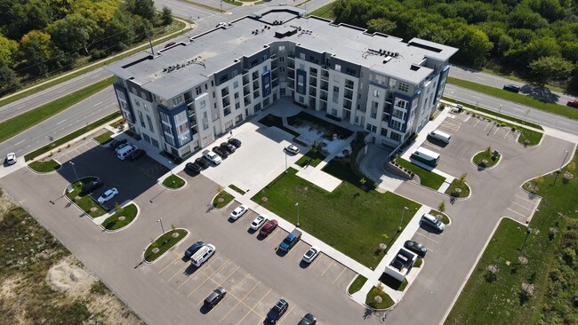 RI Apartments in Madison, WI - Foto de edificio - Building Photo