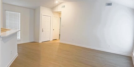 906 Dixie Dr in League City, TX - Building Photo - Building Photo