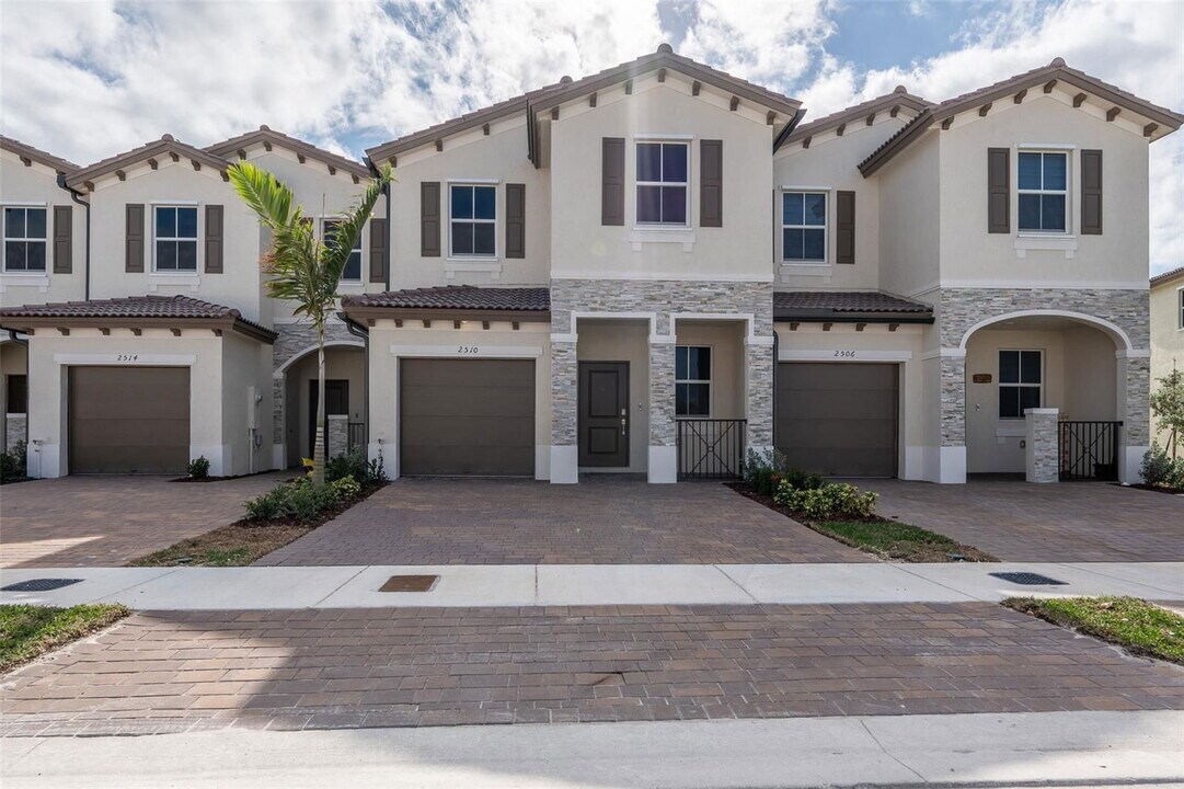 2510 SE 29th St in Homestead, FL - Building Photo