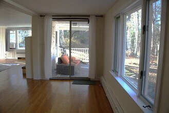 139 Grove St in Westwood, MA - Foto de edificio - Building Photo