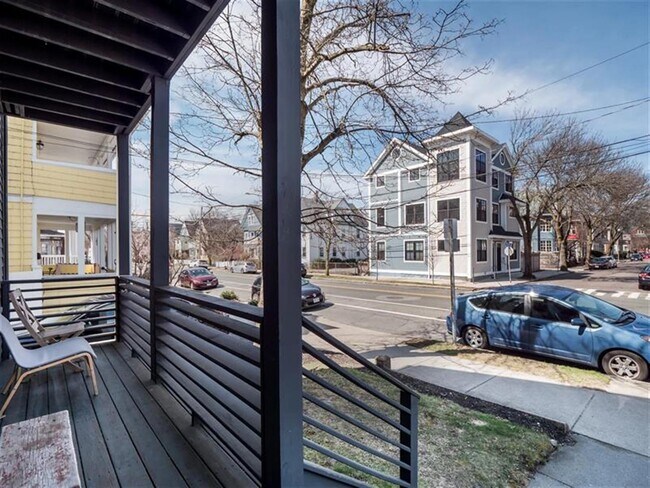 44 Cameron Ave, Unit 1 in Somerville, MA - Building Photo - Building Photo