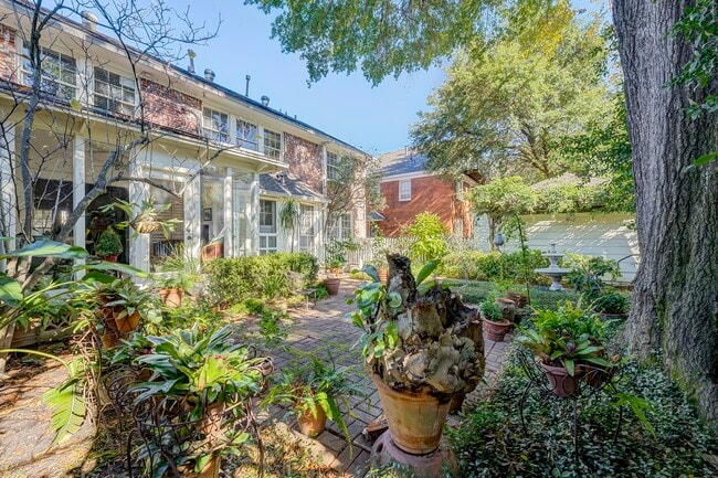 property at 1741 Wroxton Ct