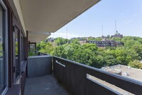 Cote-des-Neiges Apartments in Montréal, QC - Building Photo - Building Photo